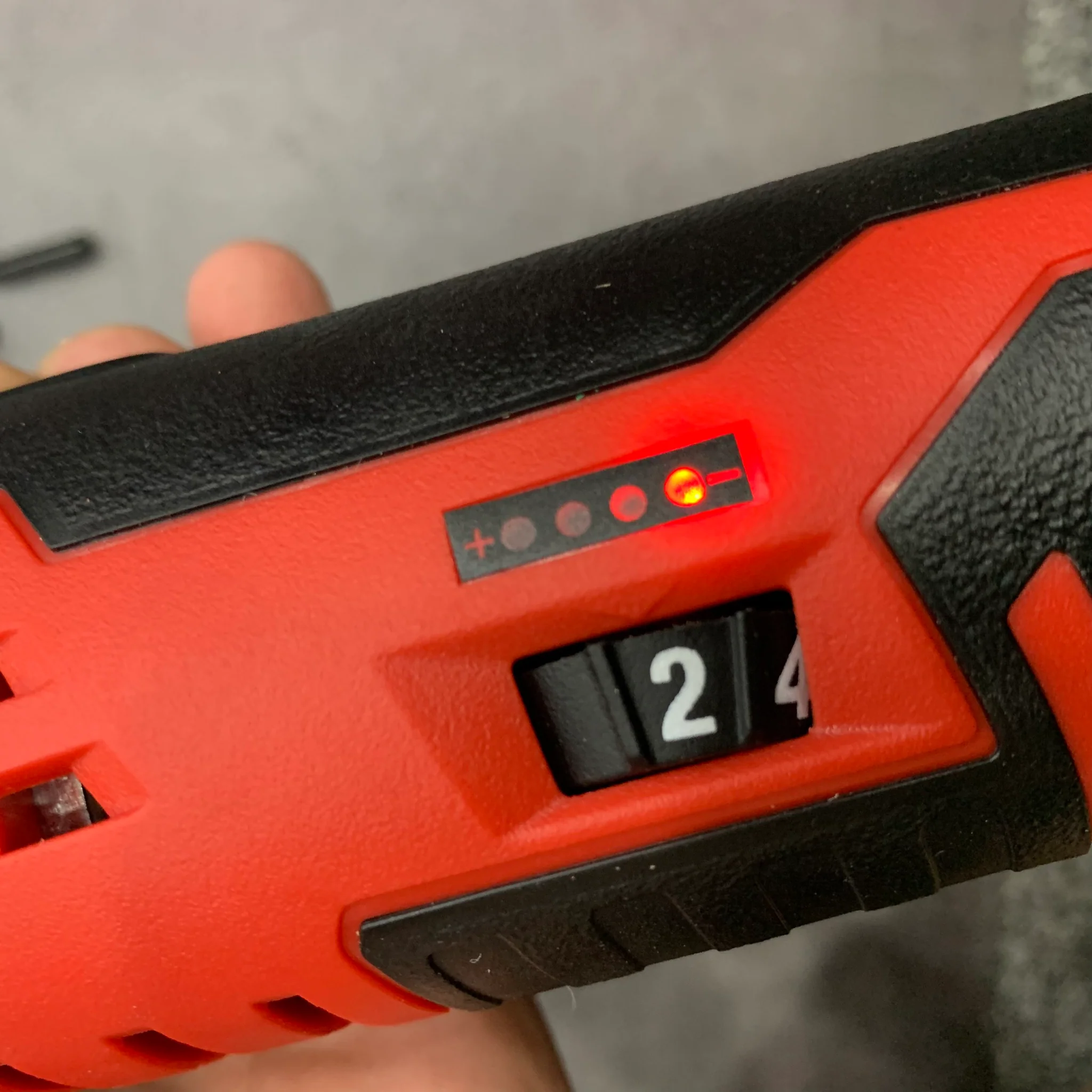Máy Cắt đa Năng Milwaukee C12 MT-0B - 5.000-20.000 Vòng/phút, Góc Xoay 1.5°Máy Cắt đa Năng Milwaukee C12 MT-0B - 5.000-20.000 Vòng/phút, Góc Xoay 1.5°