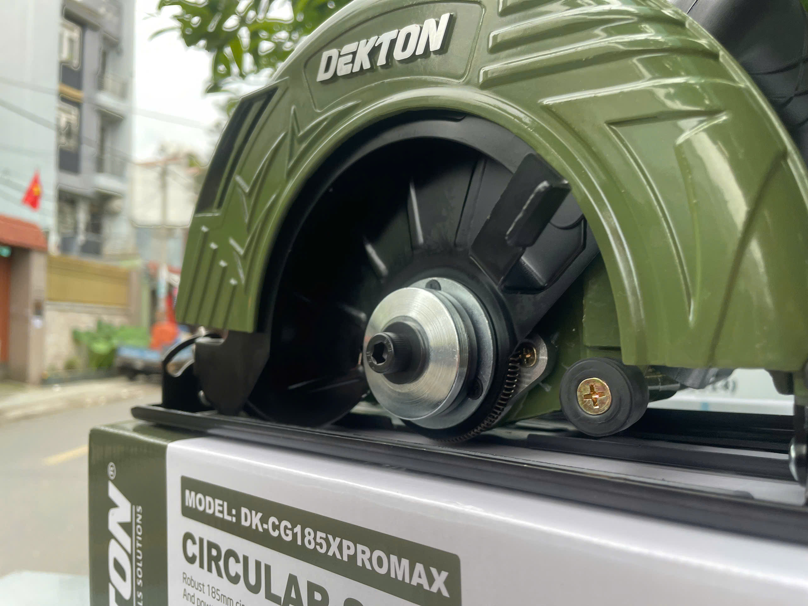 Máy cưa gỗ Dekton DK-CG185XPROMAX 2