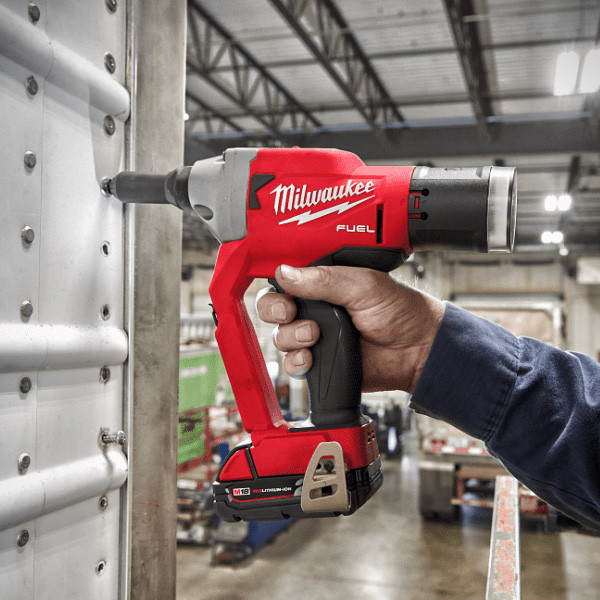 Máy Bắn đinh F 15-38mm Milwaukee M12 FCN18GS-0X ASIA Chứa 110 đinh, Bắn đơn/liên Tục
