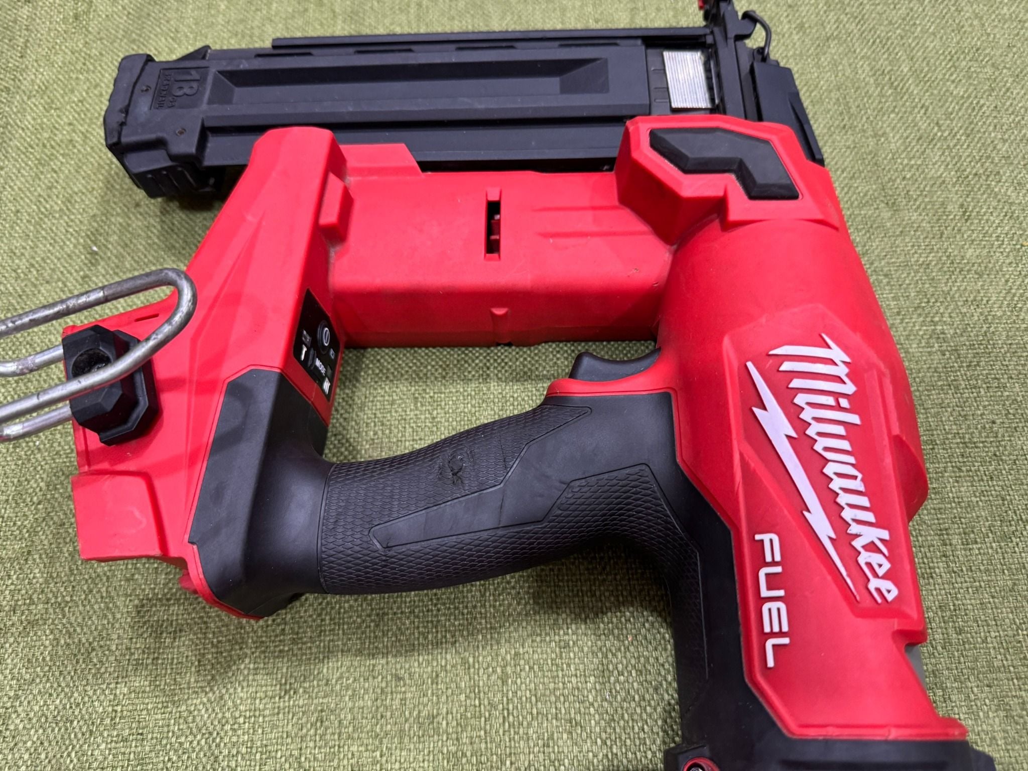 Máy Bắn đinh Milwaukee M18 FN18GS-0X0, đinh F 15-54mm, Chứa 110 đinh