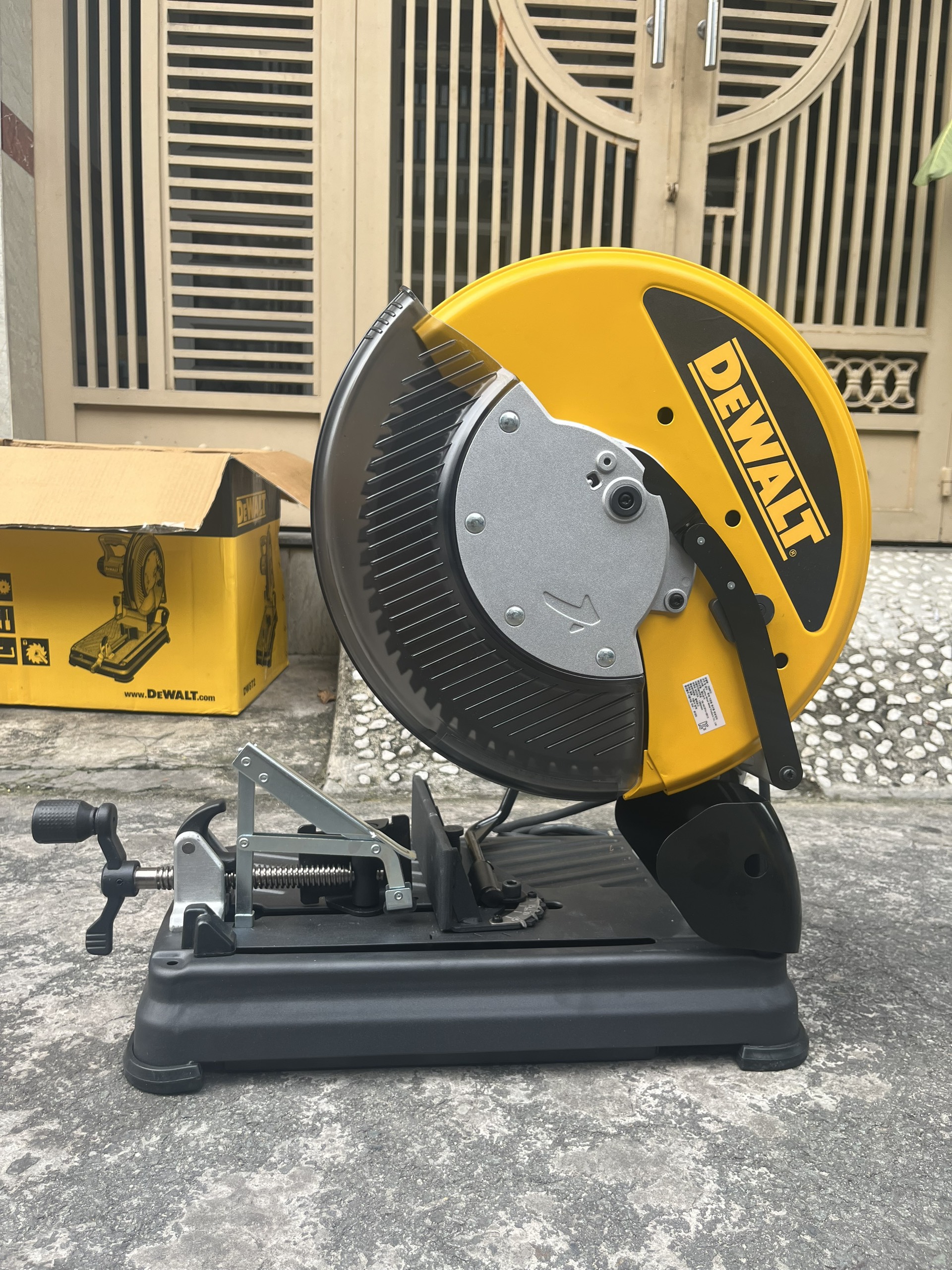 Máy Cắt Kim Loại Dewalt DW872-KR 2200W 355mm Chính Hãng