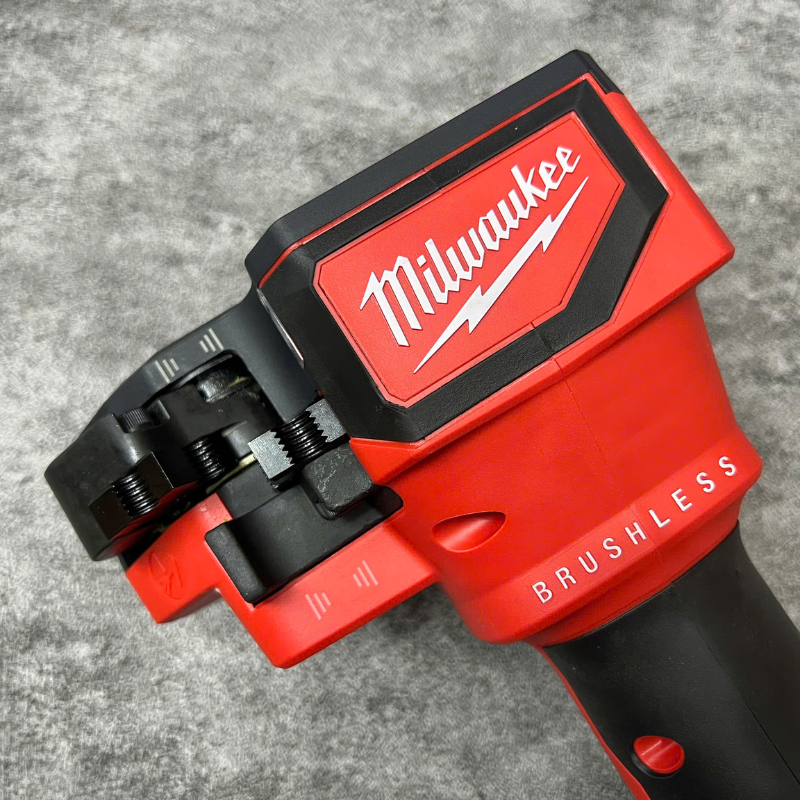 M&aacute;y Cắt Thanh Ren Milwaukee M18 BLTRC-0C