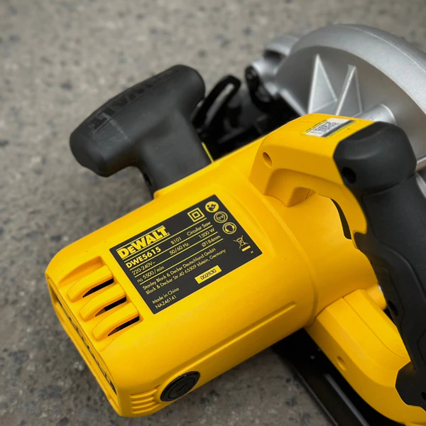 Máy Cưa Đĩa Dewalt DWE5615-B1 1500W – Lưỡi Cưa 185mm Chính Hãng