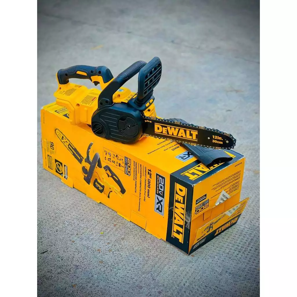 Máy Cưa Xích Pin Dewalt DCCS620B 20V Max 12” (300mm) – Chưa Pin Sạc