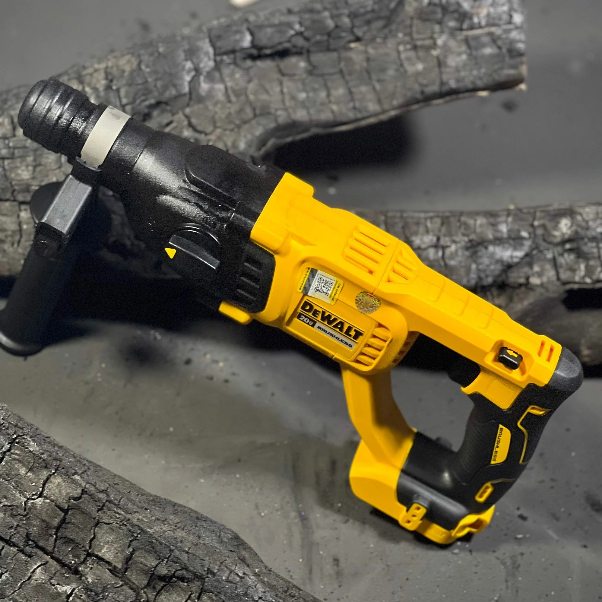 Máy Khoan Bê Tông Dewalt DCH133N-KR Pin 18V, Động Cơ Không Chổi Than, Lực Đập 2.6J