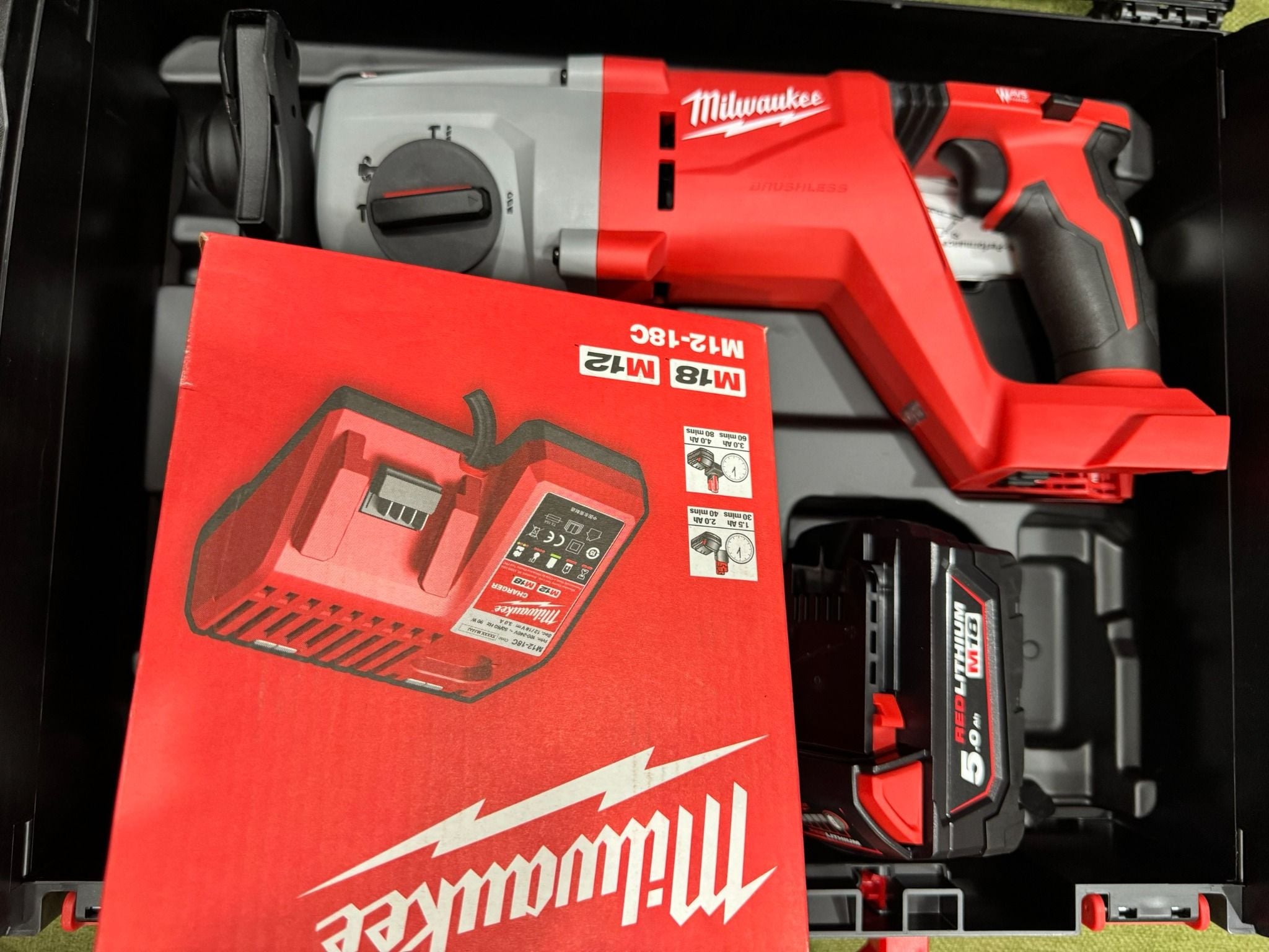 Máy Khoan Búa Milwaukee M18 BLHACD26-0X, Lực đập 2.6J, Khoan Bê Tông 26mm