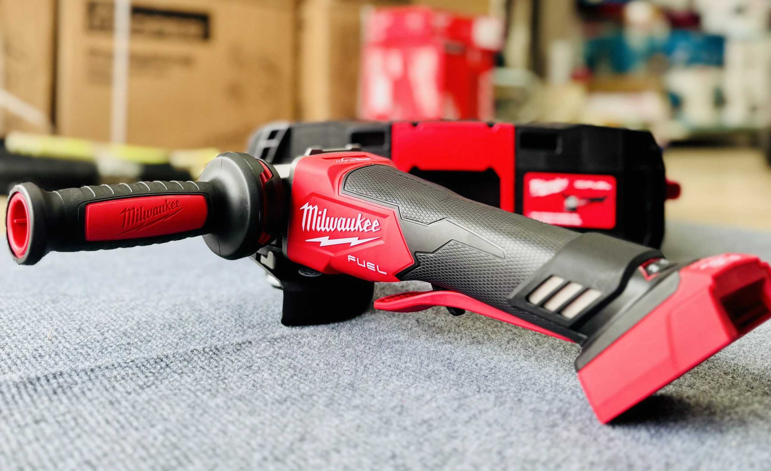 M&aacute;y M&agrave;i G&oacute;c Milwaukee M18 FSAGV100XPDB-0X0