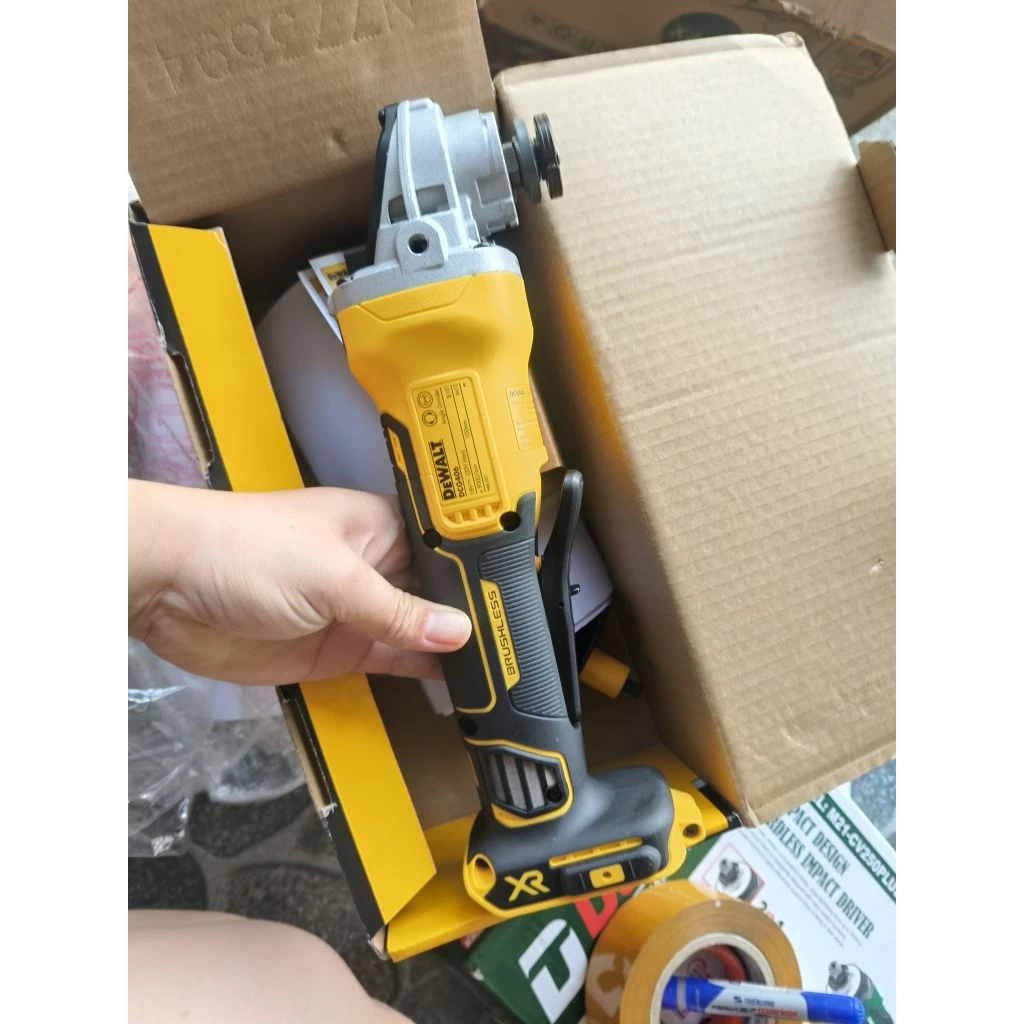 Máy Mài Góc Pin Dewalt DCG406N-B1 20V Không Chổi Than, Lưỡi 100mm – Chưa Pin & Sạc