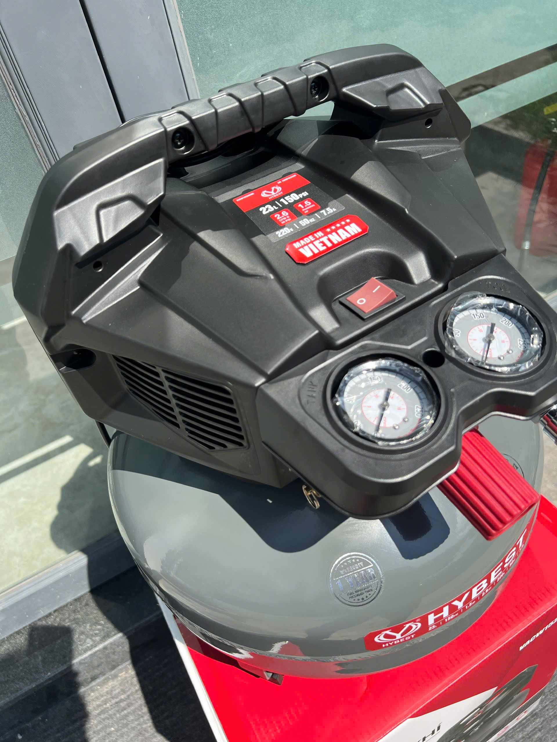 Máy Nén Khí Không Dầu 23L Hybest VACW1523AEMG, Công Suất 1.5HP, Áp Lực 10.4 Bar Chính Hãng