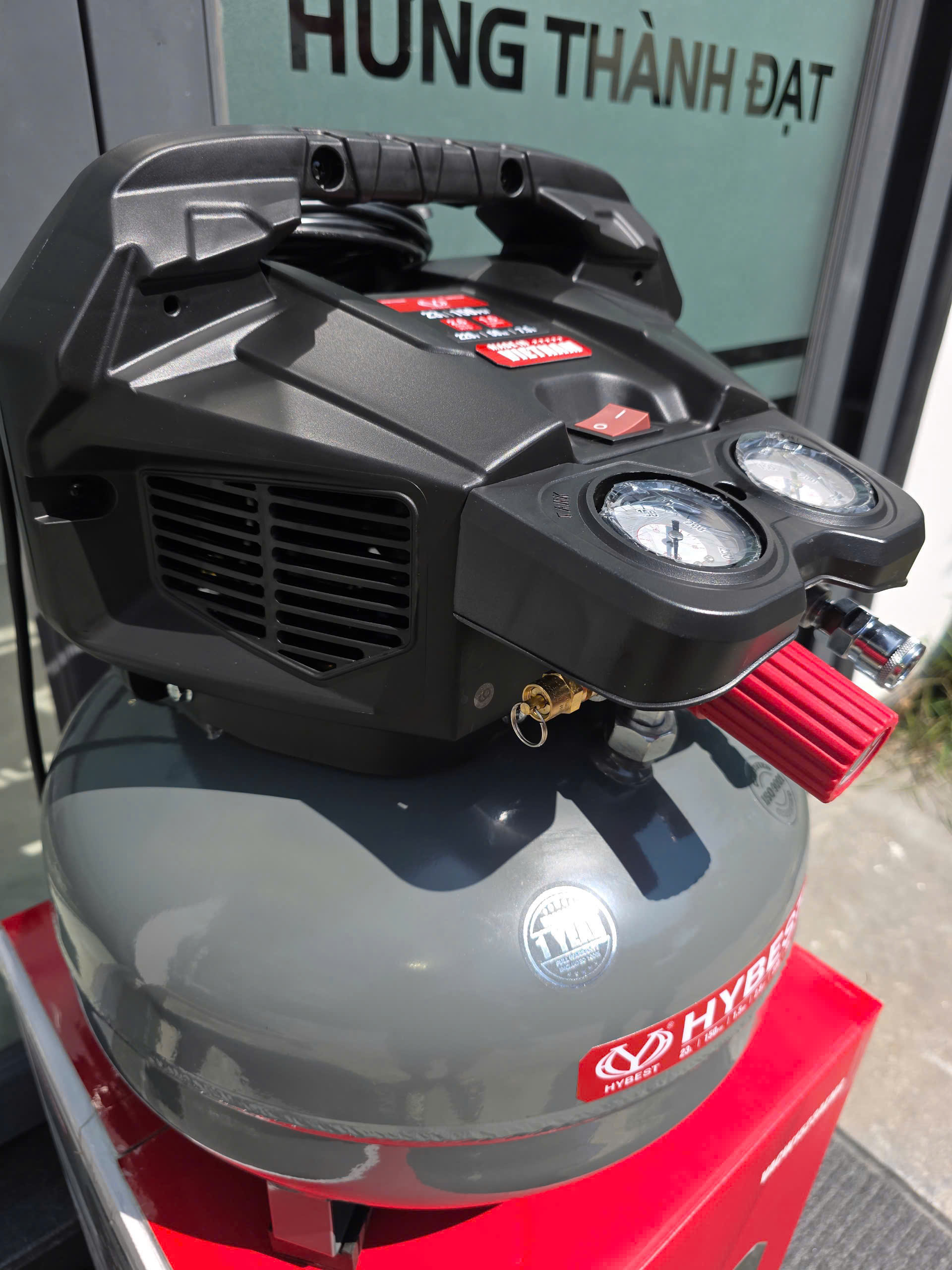Máy Nén Khí Không Dầu 23L Hybest VACW1523AEMG, Công Suất 1.5HP, Áp Lực 10.4 Bar Chính Hãng