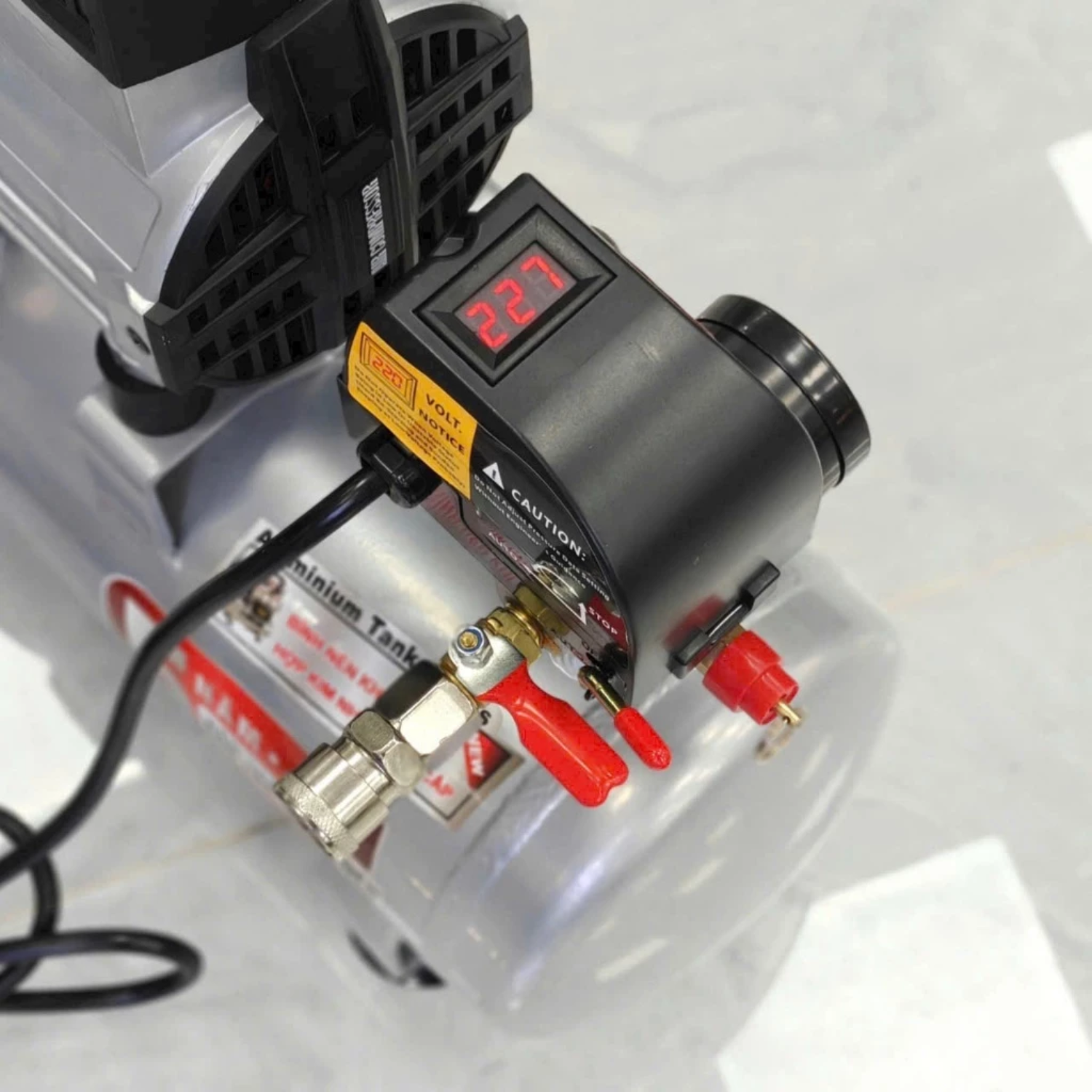 Máy Nén Khí Không Dầu 8L Dekton DK-AC2908PROMAX Bình Nhôm 1.1Hp