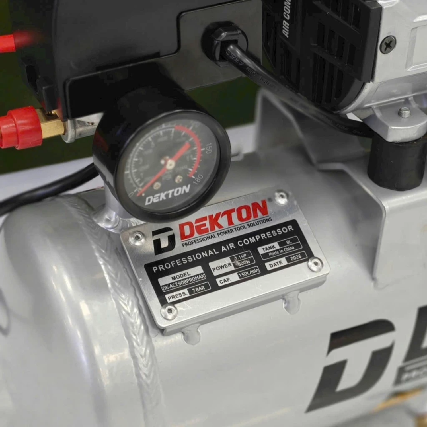 Máy Nén Khí Không Dầu 8L Dekton DK-AC2908PROMAX Bình Nhôm 1.1Hp