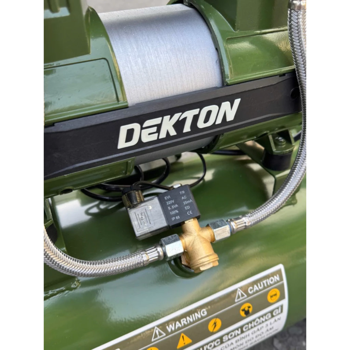 Máy Nén Khí Không Dầu Dekton DK-AC3930XPRO Công Suất 1.8HP - 30 Lít