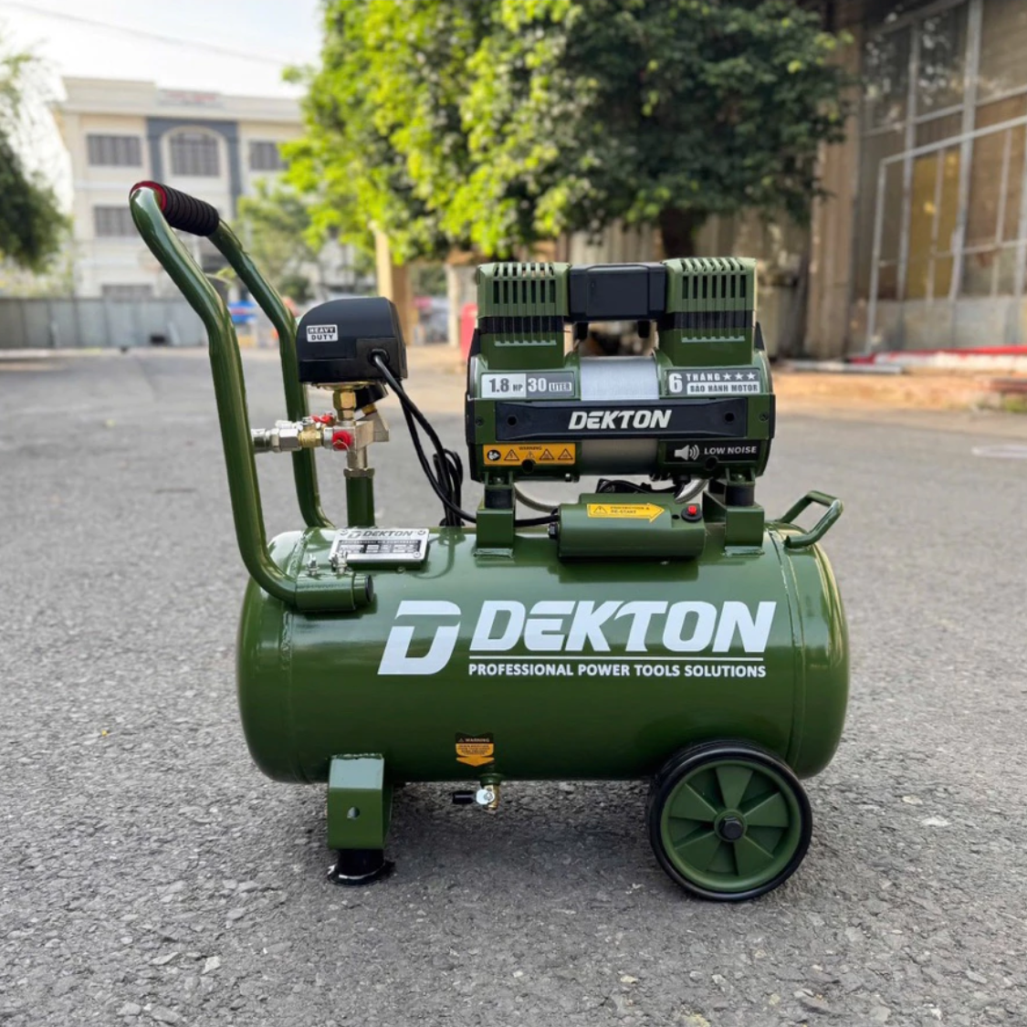 Máy Nén Khí Không Dầu Dekton DK-AC3930XPRO Công Suất 1.8HP - 30 Lít
