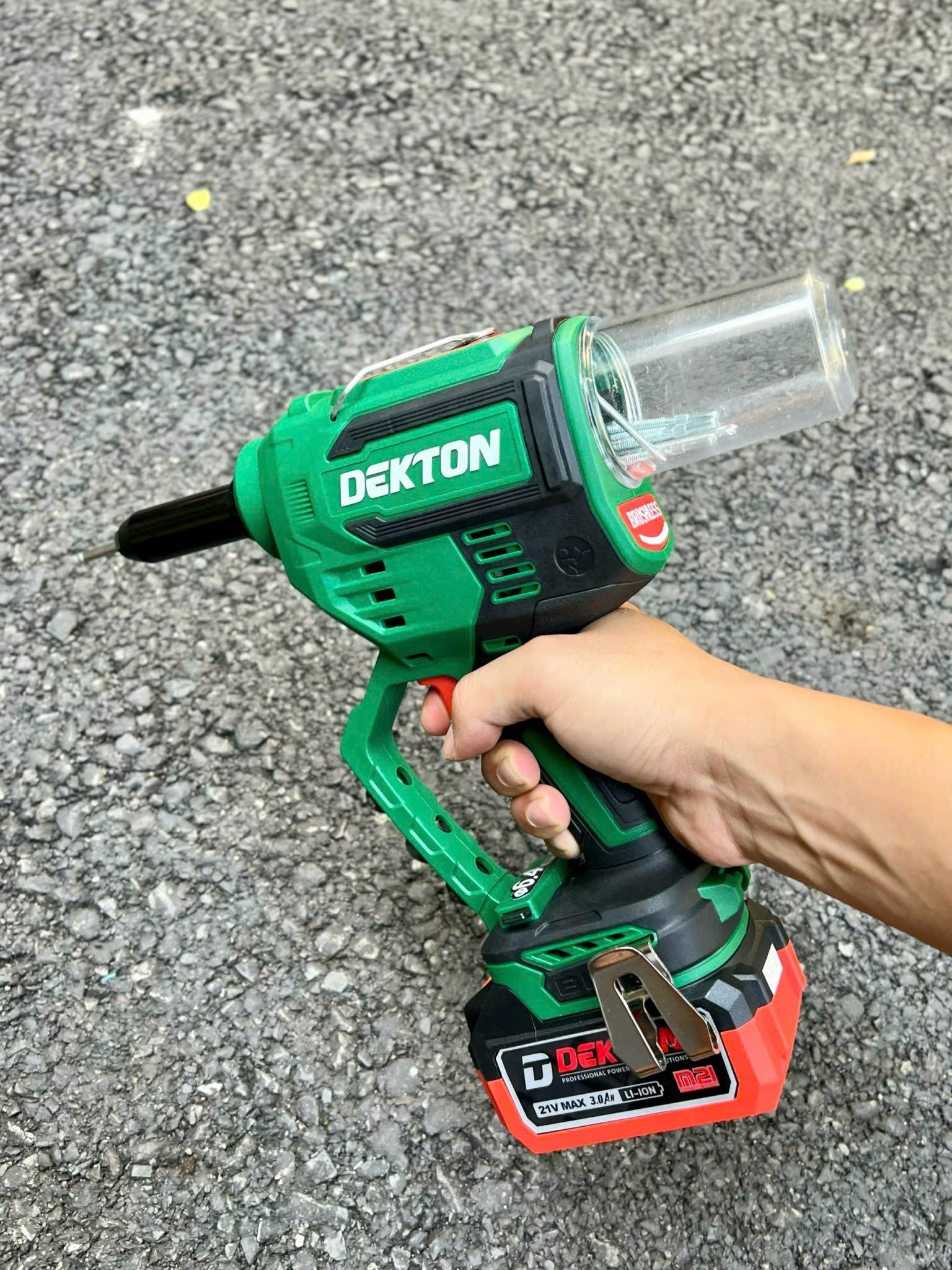 Máy rút Rive pin DEKTON M21 - RVG64BL 2