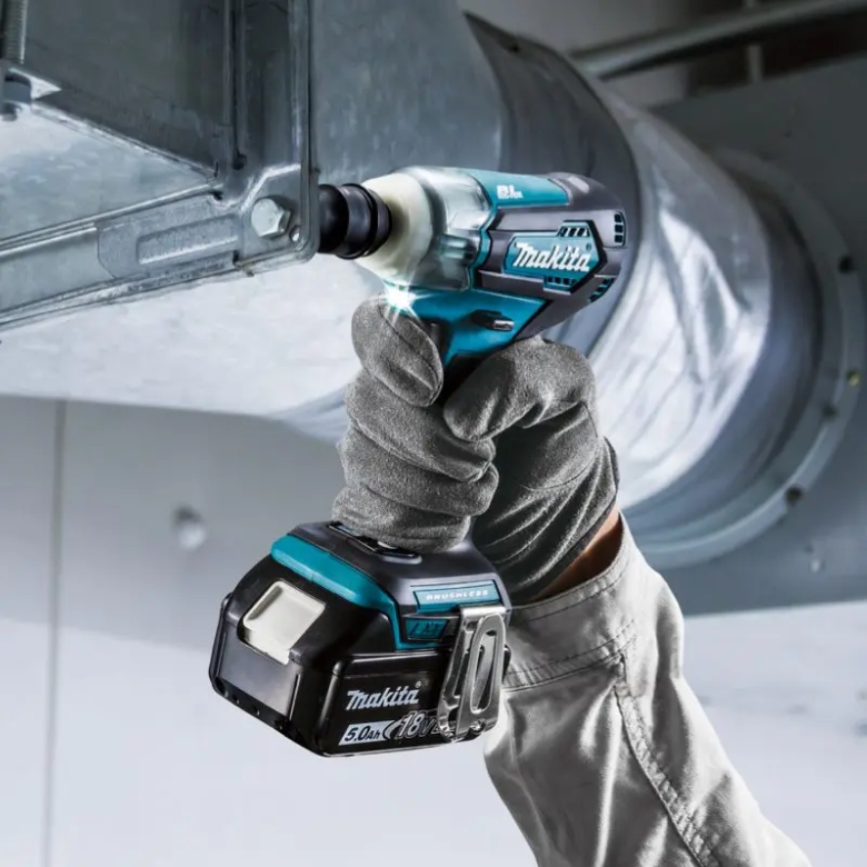 Máy siết bu lông pin 18V Makita DTW181RFE
