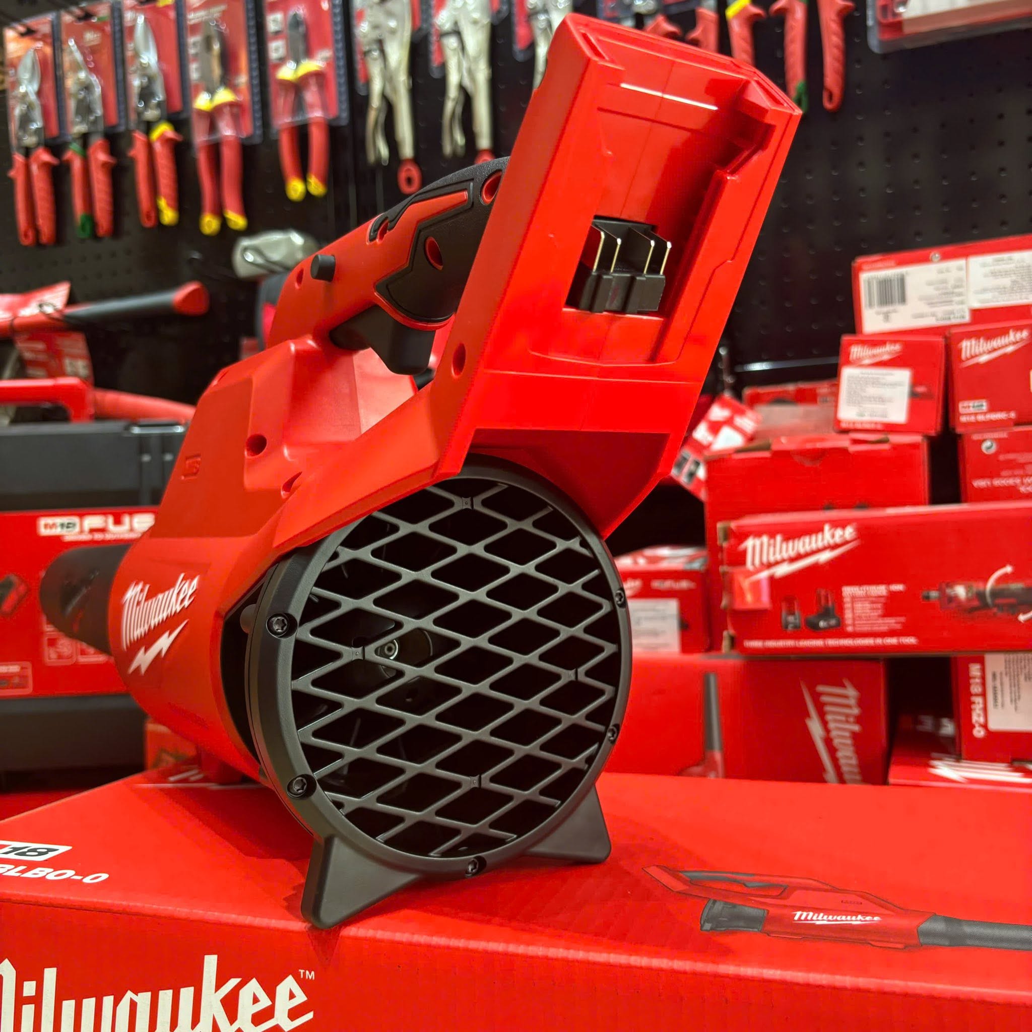Máy Thổi Không Chổi Than Milwaukee M18 BLBO-0, Lực Thổi 11N, Lưu Lượng 12.7m³/phút