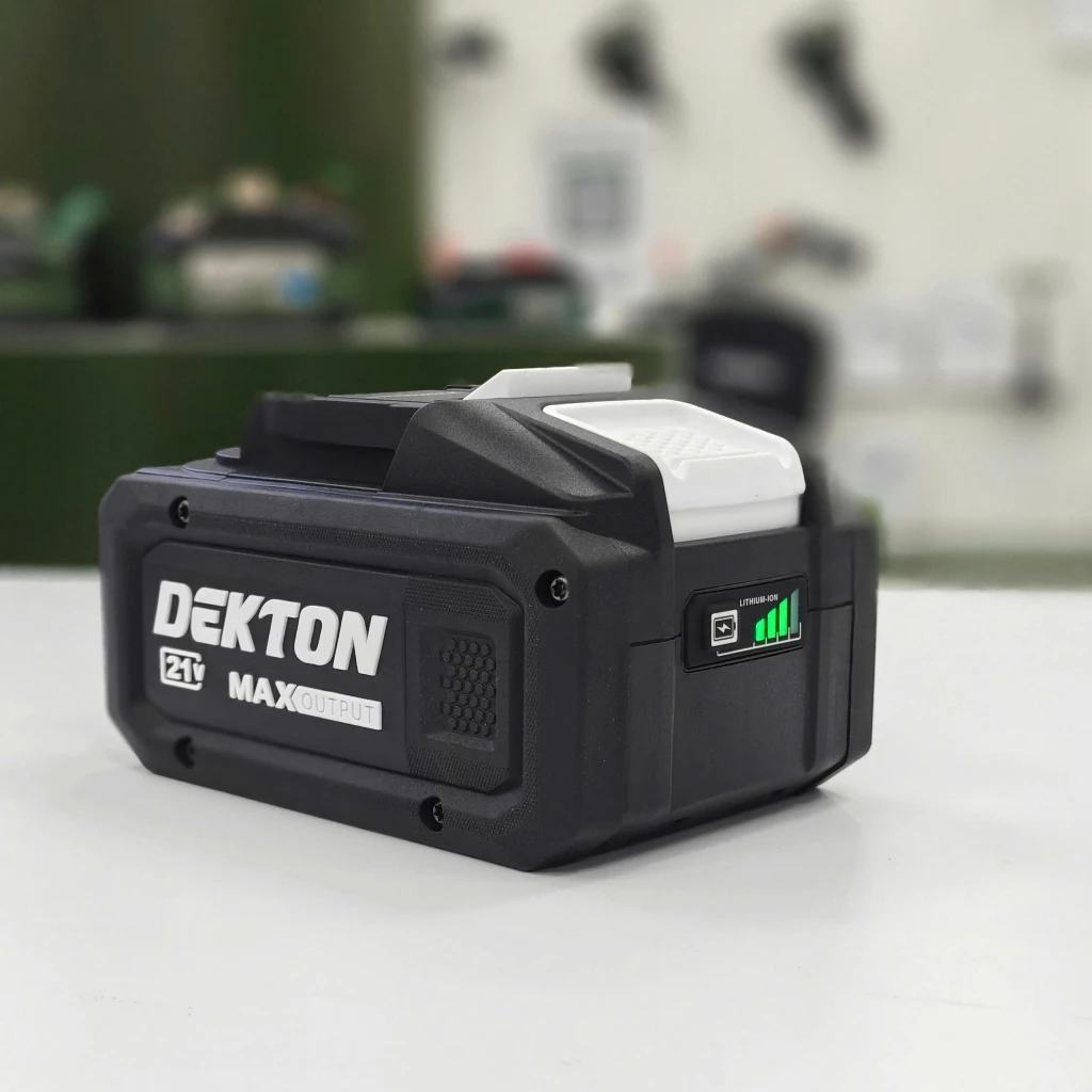 Pin Dekton 21V 8Ah M21-B8150PRO Gen 4 Cell Tabless Dòng Xả 150A Chính Hãng 4