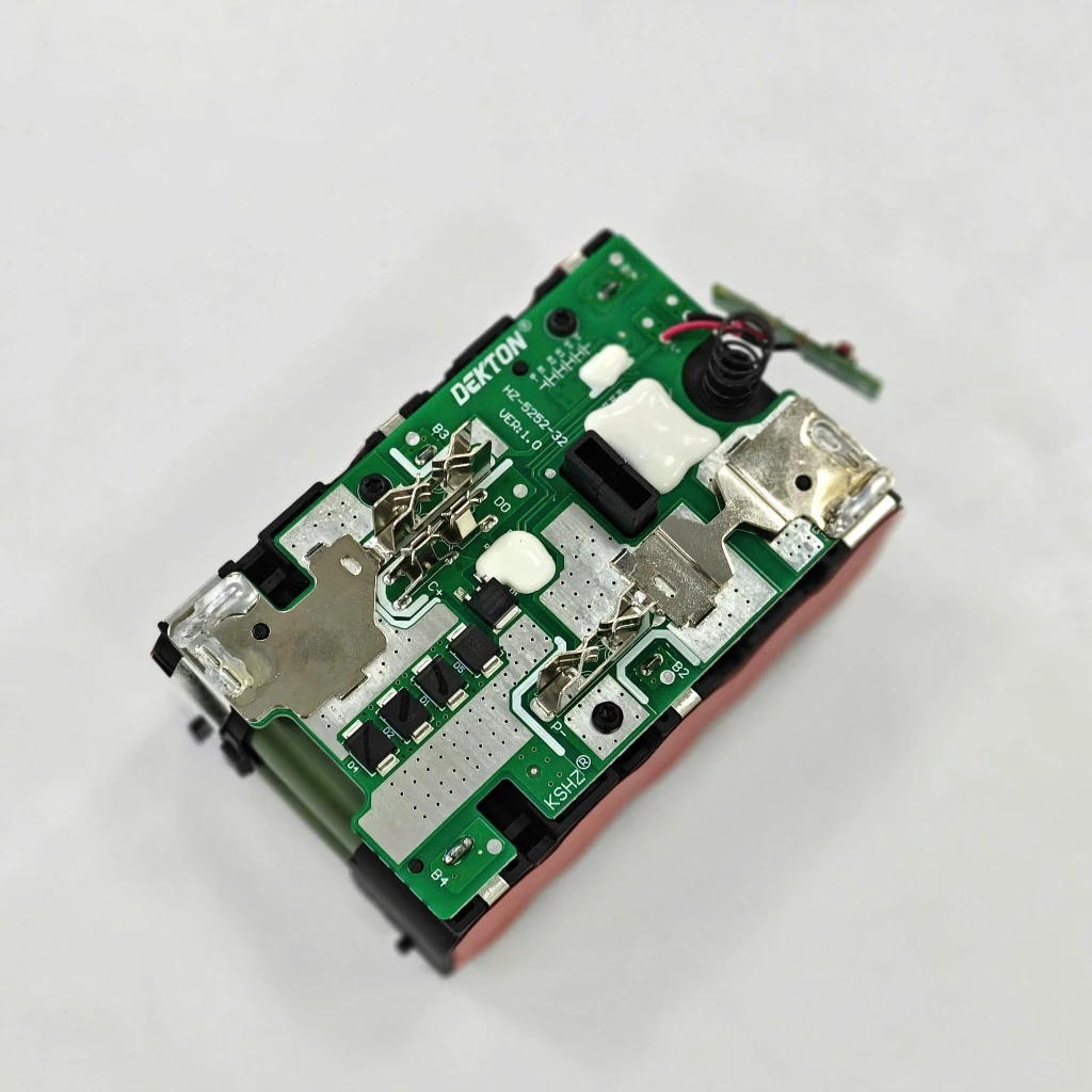 Pin Dekton 21V 8Ah M21-B8150PRO Gen 4 Cell Tabless Dòng Xả 150A Chính Hãng 8