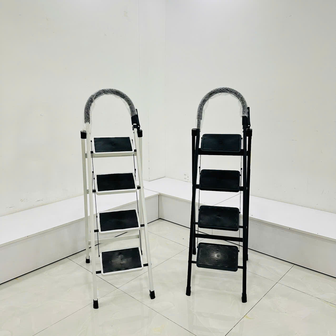 Thang Ghế 04 Bậc SUMIKA A304 - Th&eacute;p Chắc, Tải 150kg, Chuẩn EN131