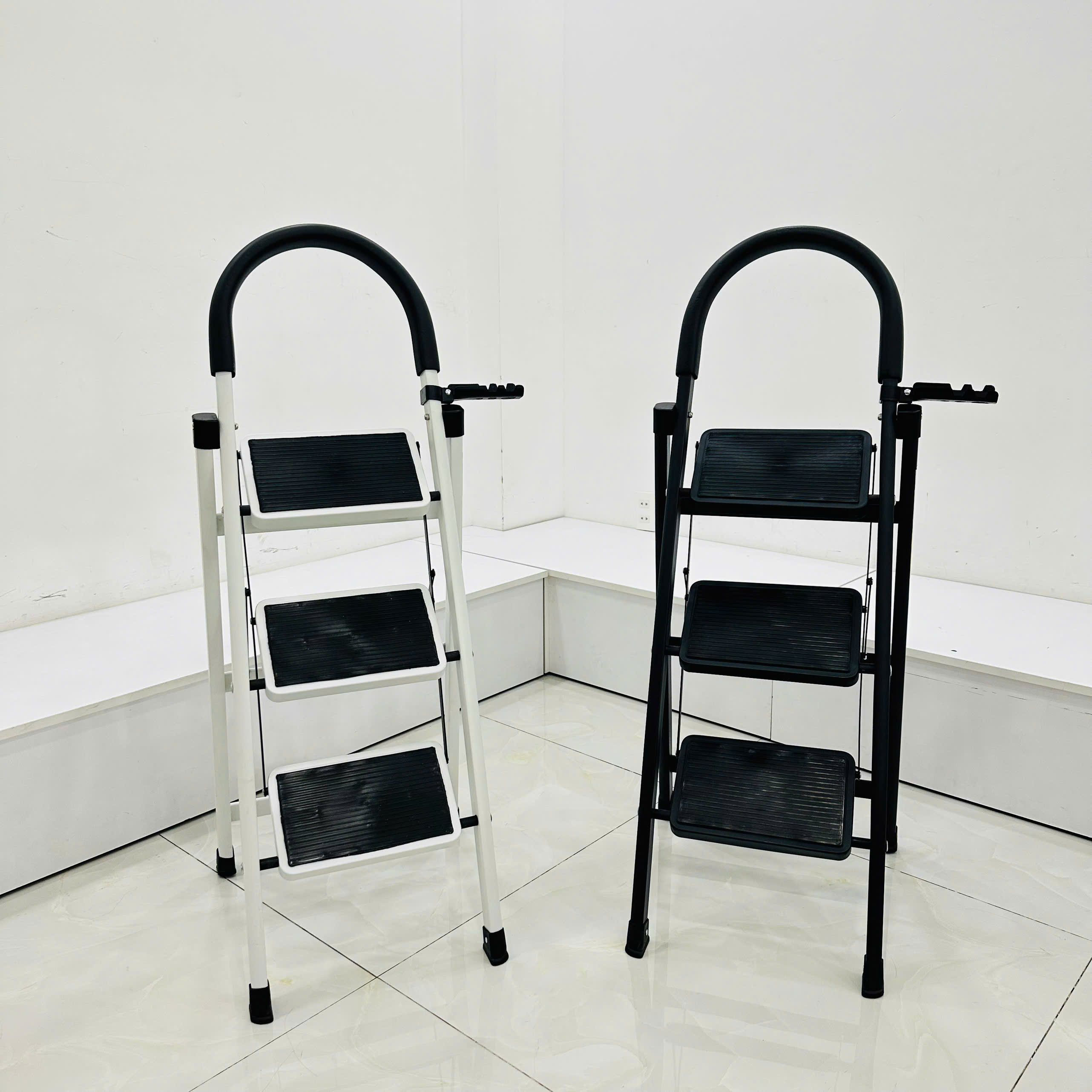 Thang Ghế 3 Bậc SUMIKA A303 - Thép Chịu Lực, Tải 150kg, Bản Bậc Rộng, Nhẹ 4.4kg, Chuẩn EN131