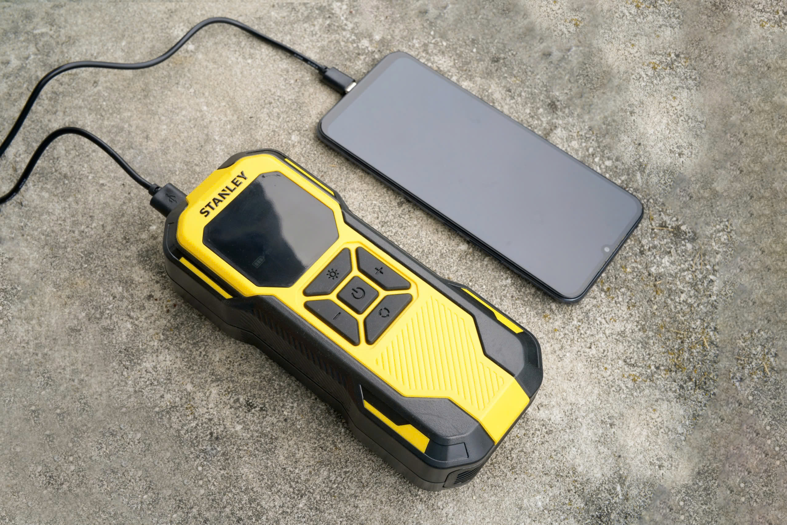 Máy Bơm Xe đa Năng Mini Stanley SXIF0101 Tích Hợp đèn Pin, Sạc Dự Phòng