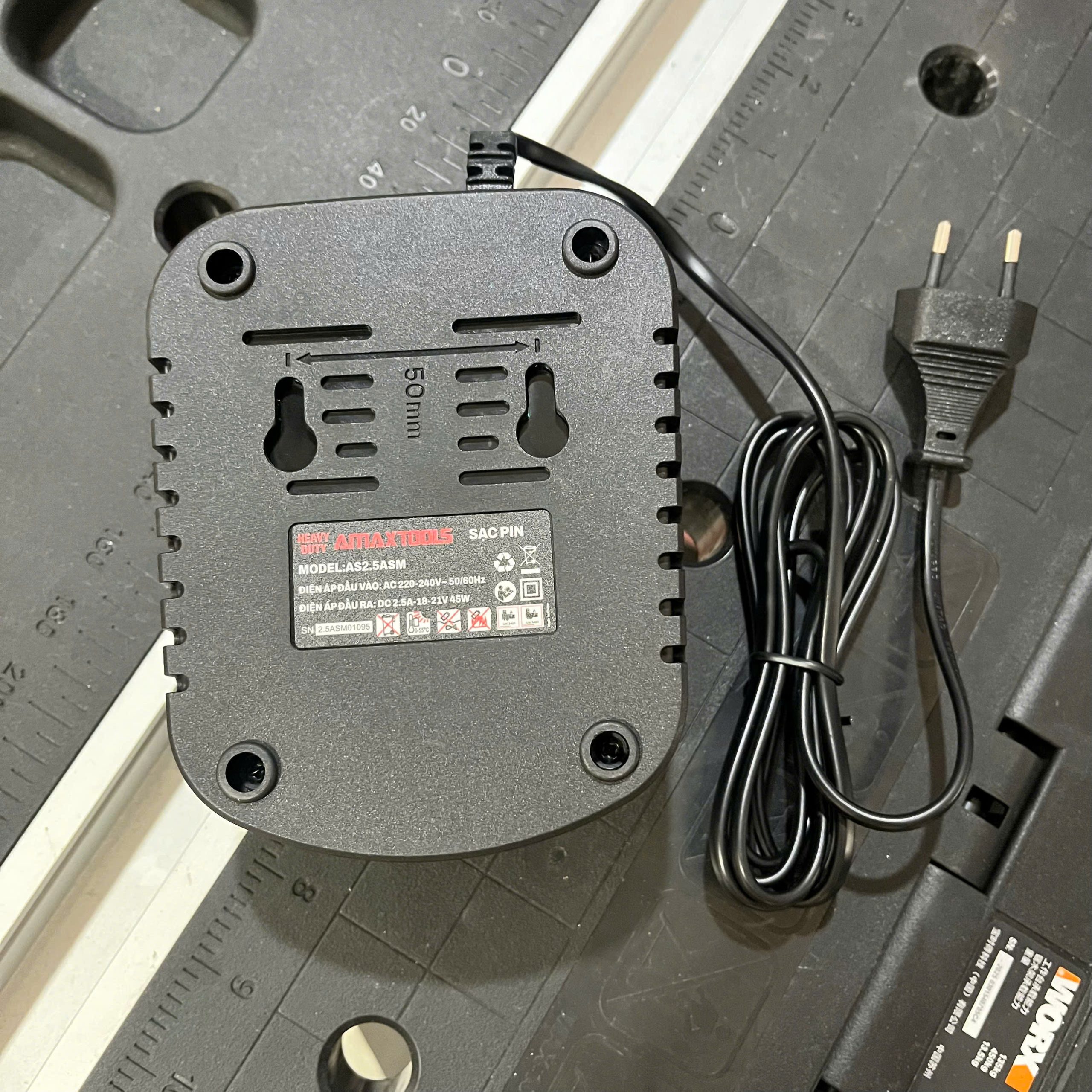 Sạc Amaxtools AS2.5AS 21V 4.5A  Chân Pin M21 Chính Hãng
