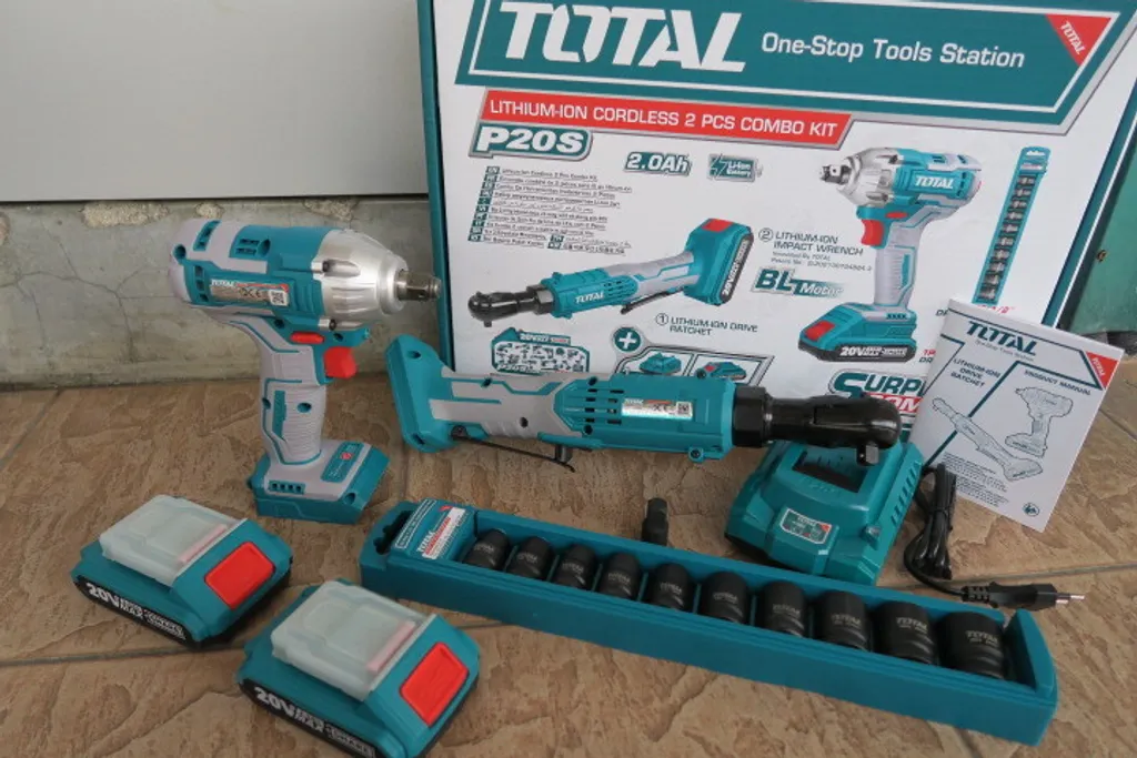 Combo Total TOSLI23043 (Máy Siết Bulong TIWLI2038 & Máy Siết Góc TDRLI206015) - Dùng Pin 20V, Kèm 2 Pin, 1 Sạc, Bộ Đầu Tuýp