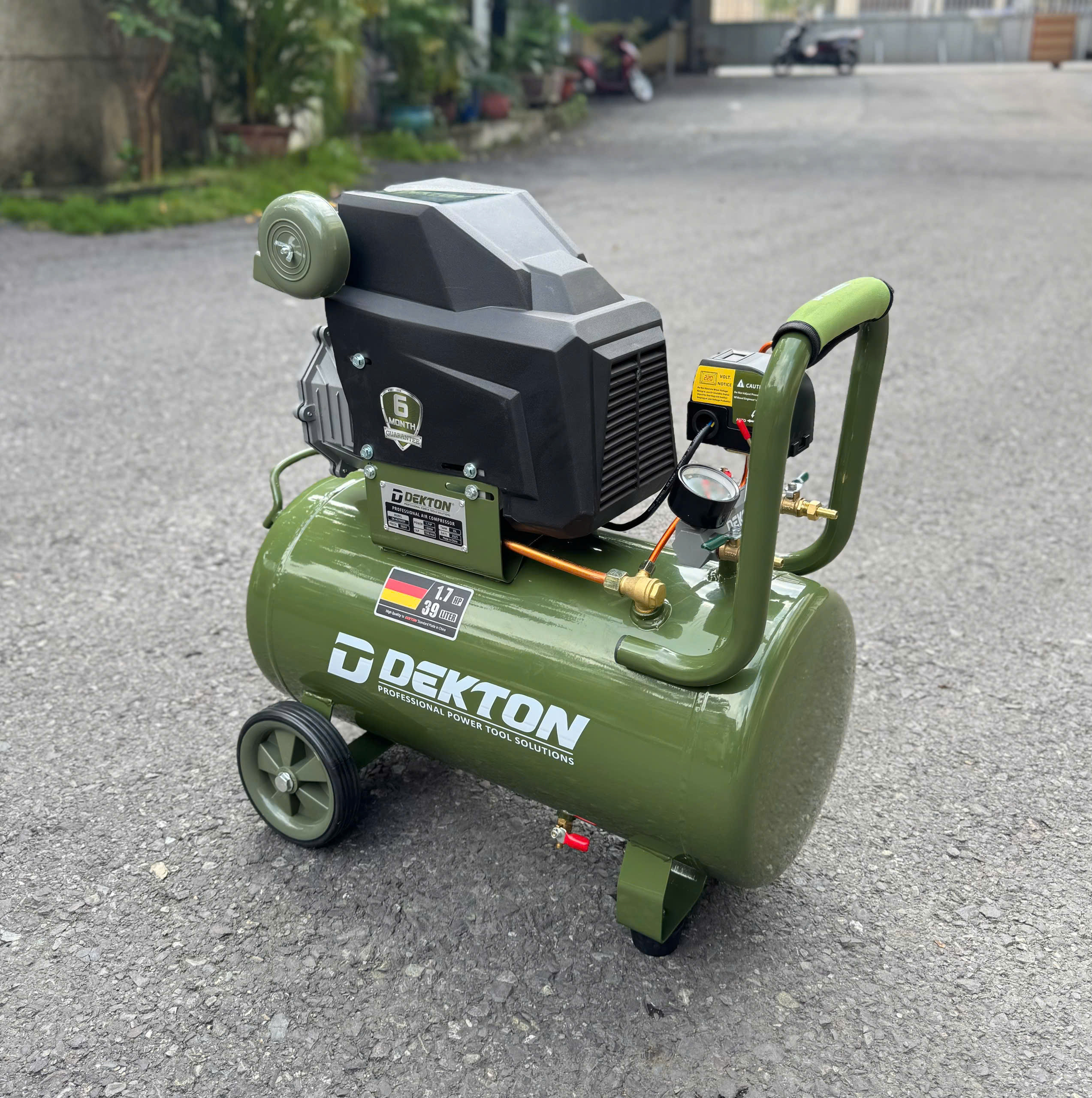 Máy Nén Khí Chạy Dầu 25 Lít Dekton DK-AC25XDR, Công Suất 1.7HP