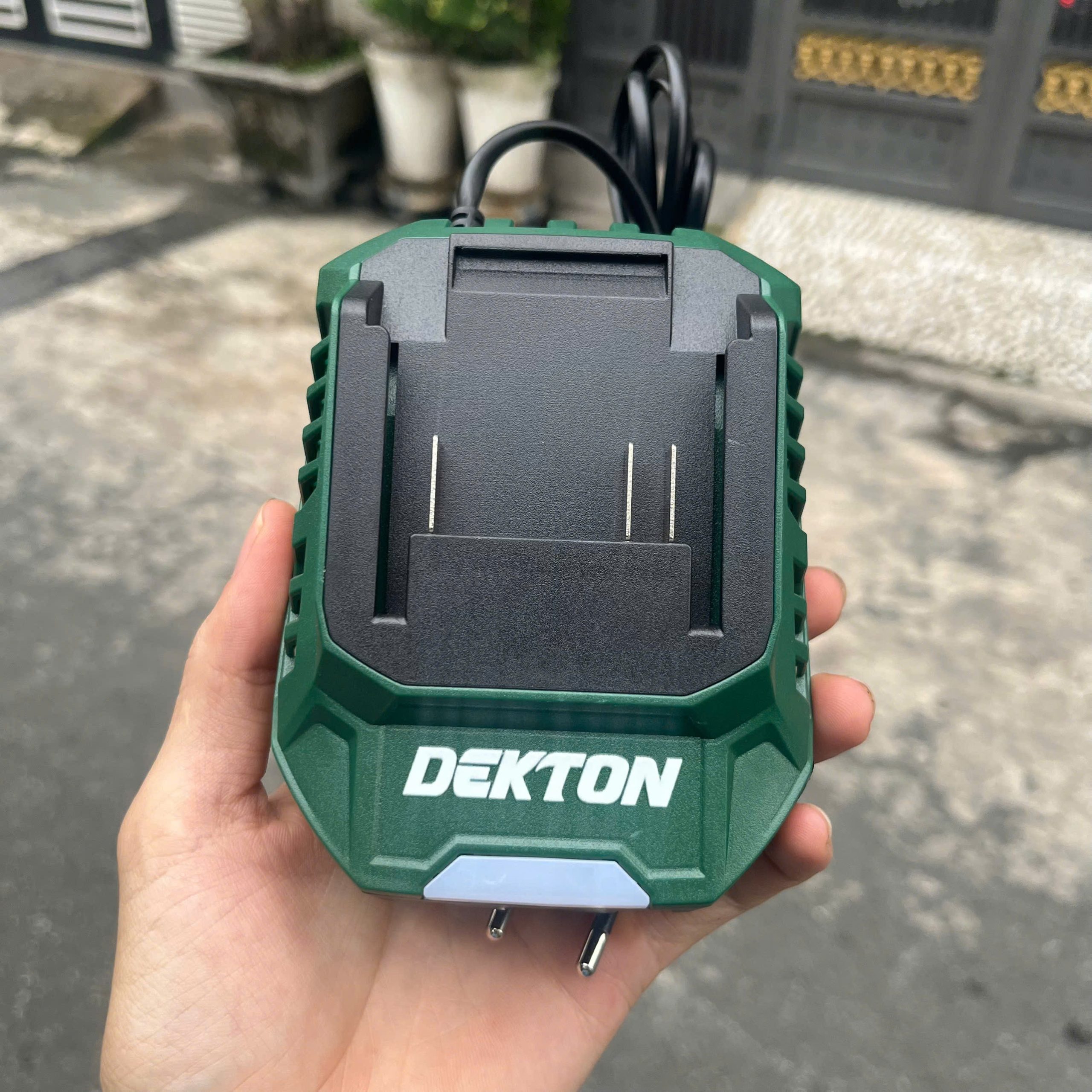 Sạc Pin Dekton 21V 2.0Ah M21-S20PRO, M21-S20XPRO Chính Hãng