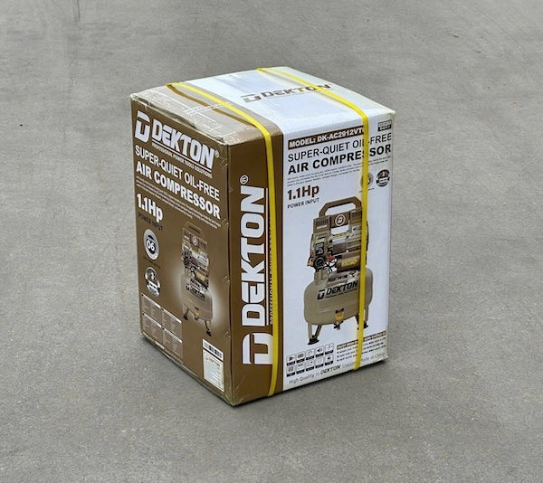 Máy Nén Khí Không Dầu Dekton DK-AC2912VTG Bình 12 Lít - Ruột Bình Chống Gỉ