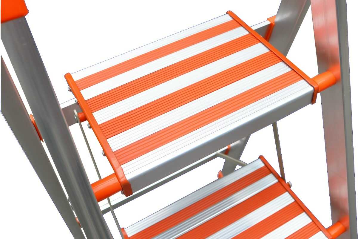Thang Ghế 5 Bậc Cao 167cm Nikawa NKA-05, Tải Trọng 150kg, Đáp Ứng Tiêu Chuẩn EU