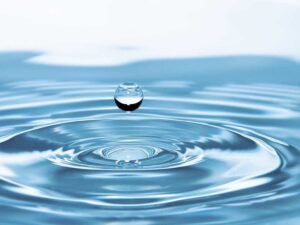 kiểm tra nguồn nước trước khi bắt đầu rửa xe