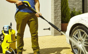 M&aacute;y rửa xe d&acirc;y đai c&oacute; thiết kế đơn giản so với m&aacute;y rửa xe cao &aacute;p.