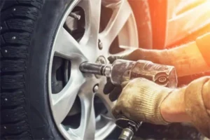 T&aacute;c dụng của m&aacute;y siết bulong trong sửa chữa xe