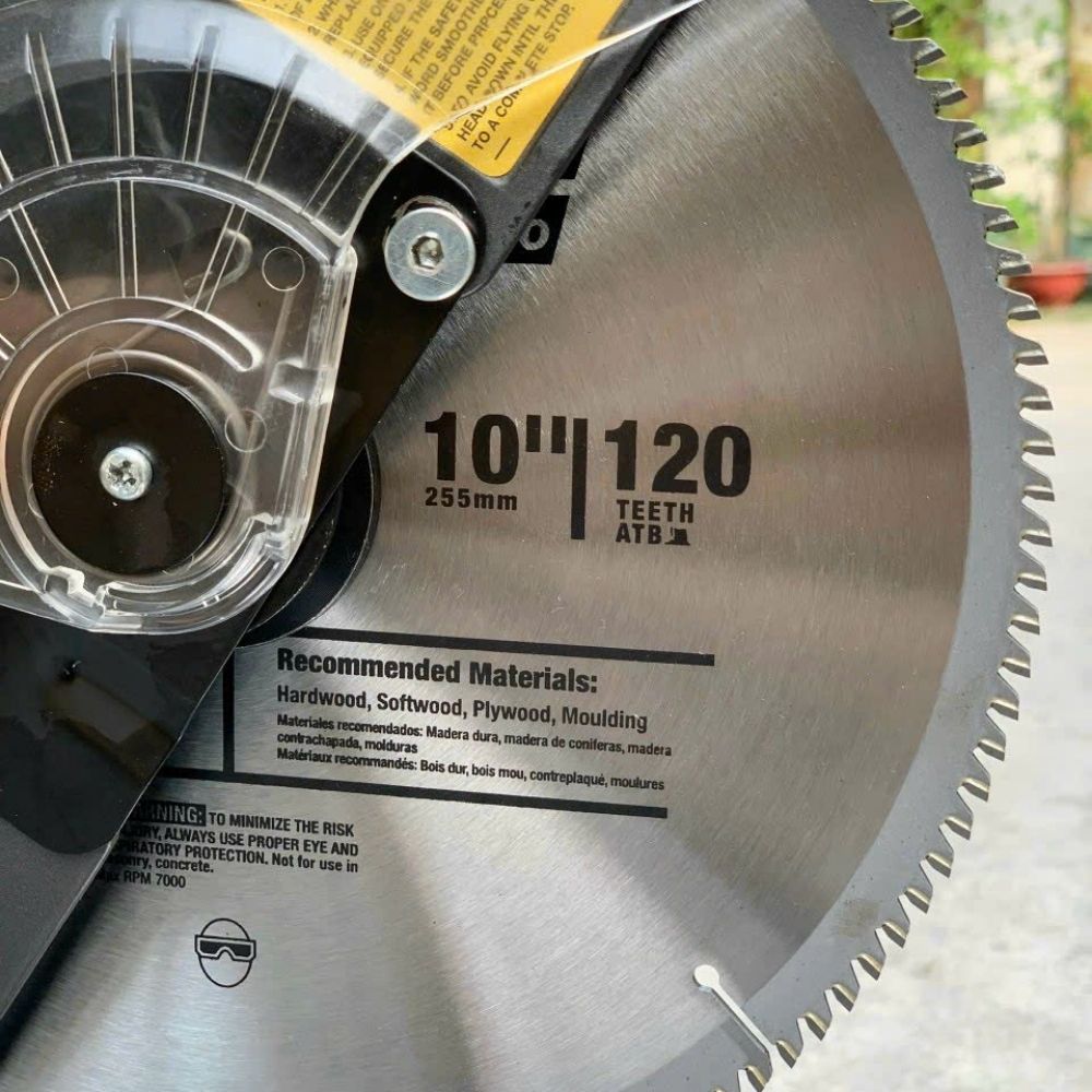 Máy DEKTON DK-CN255TT có lưỡi cắt 255mm